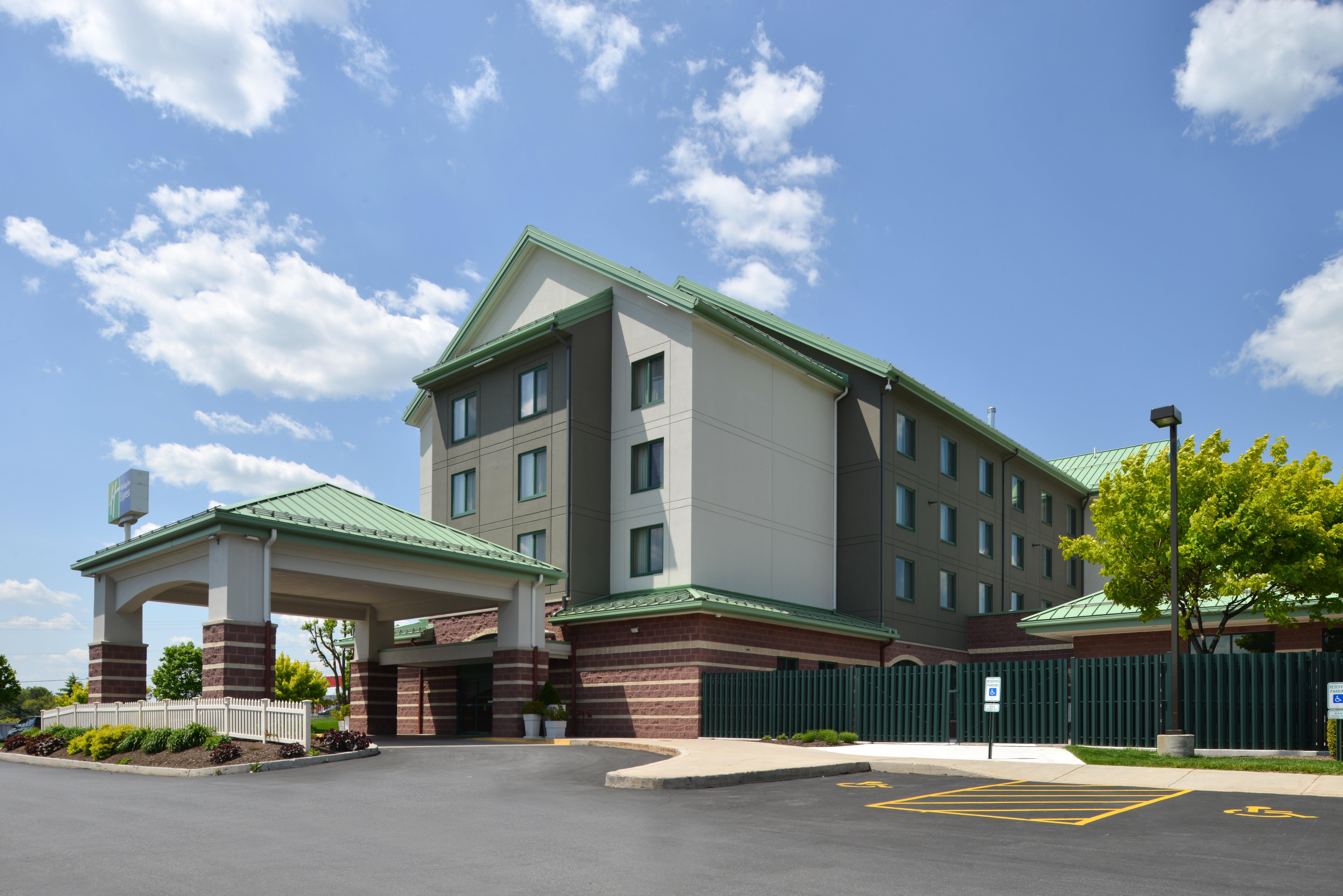 Holiday Inn Express Breezewood By Ihg Екстер'єр фото