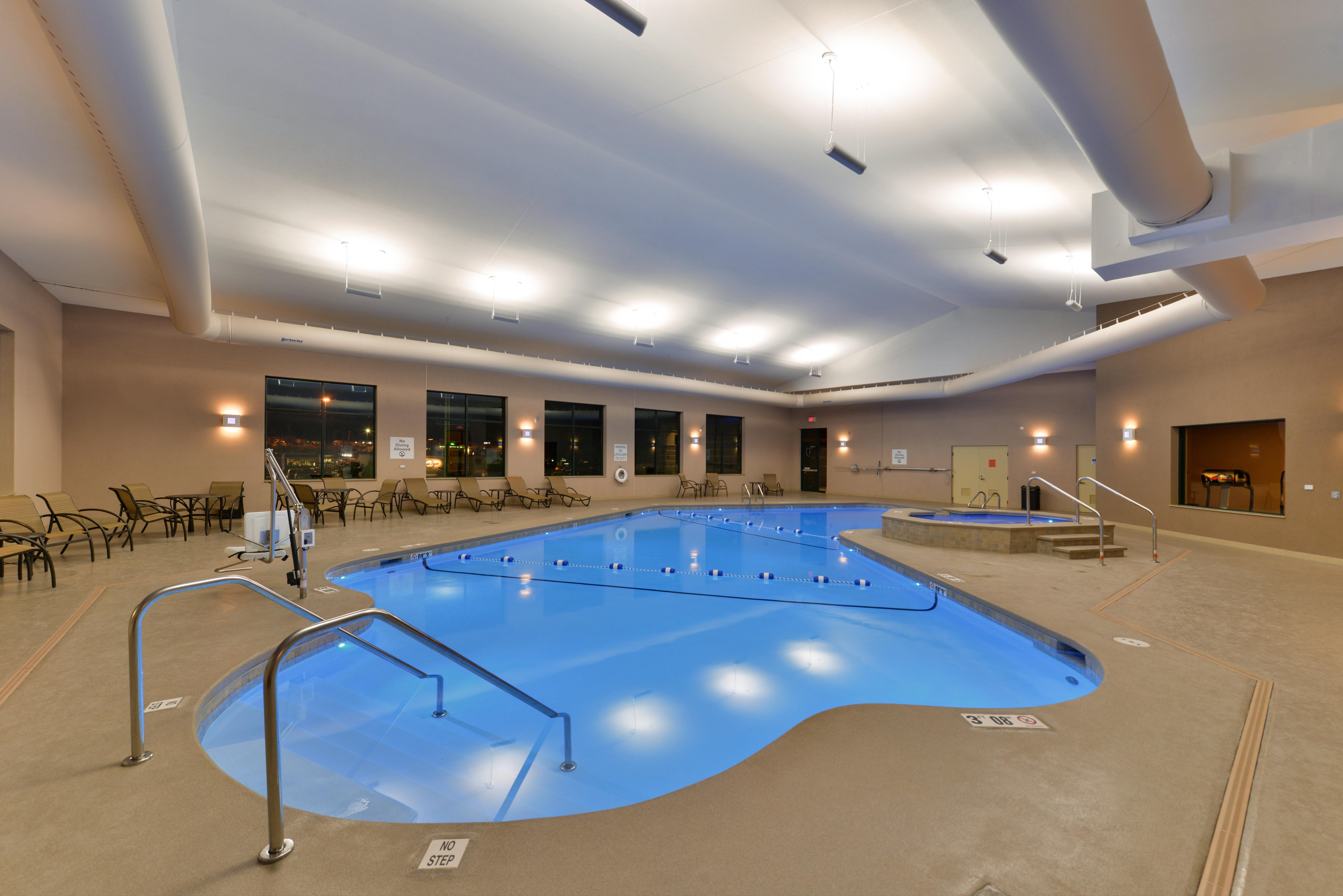 Holiday Inn Express Breezewood By Ihg Екстер'єр фото