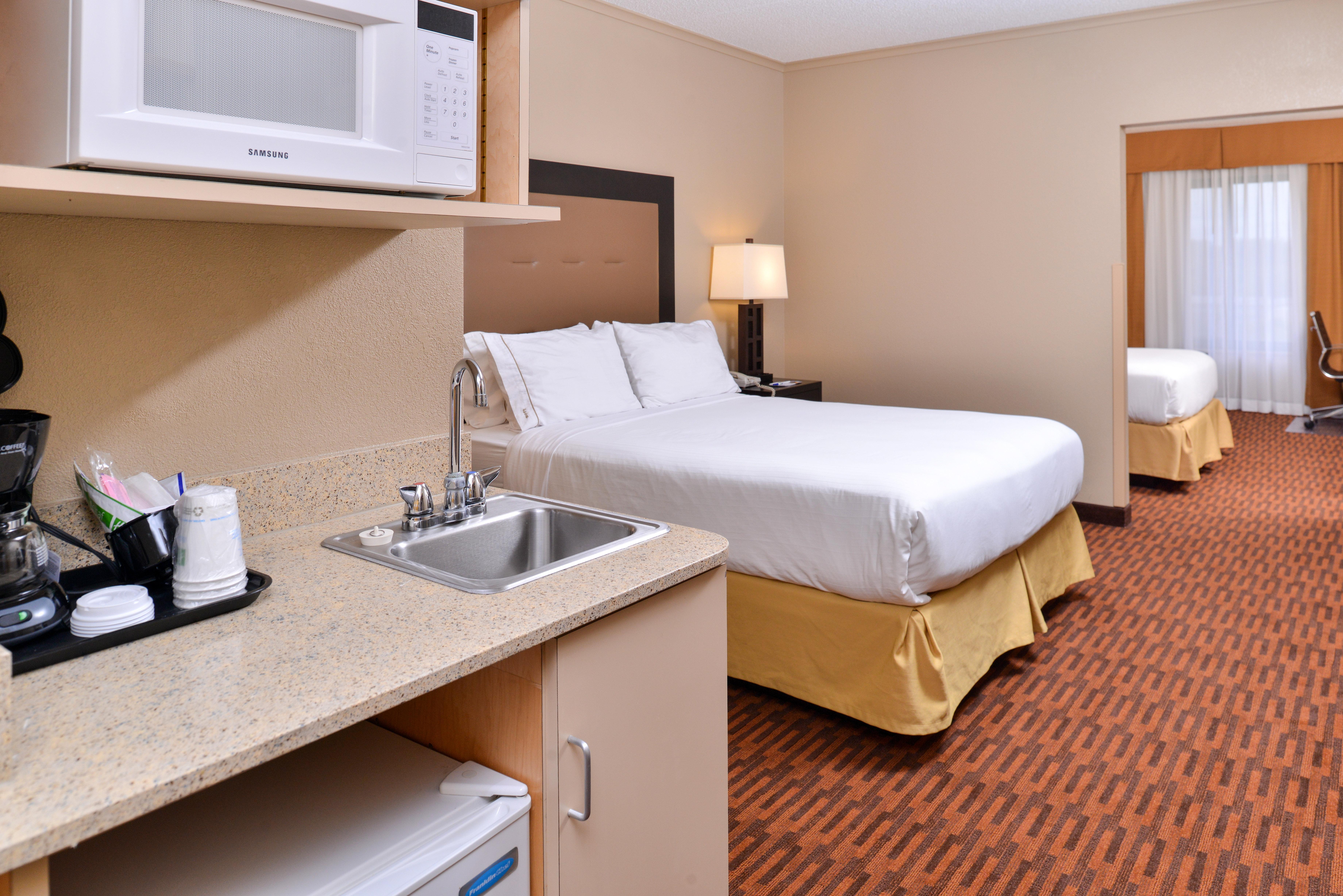 Holiday Inn Express Breezewood By Ihg Екстер'єр фото